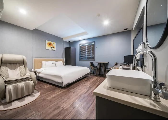 Mora Hotel *