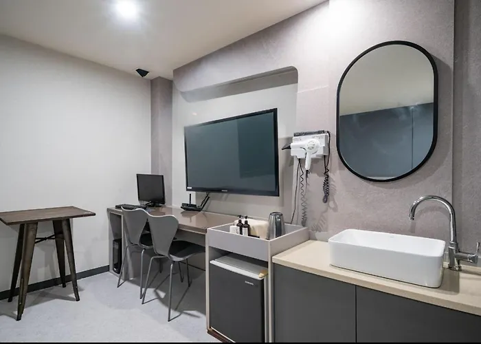 Mora Hotel *